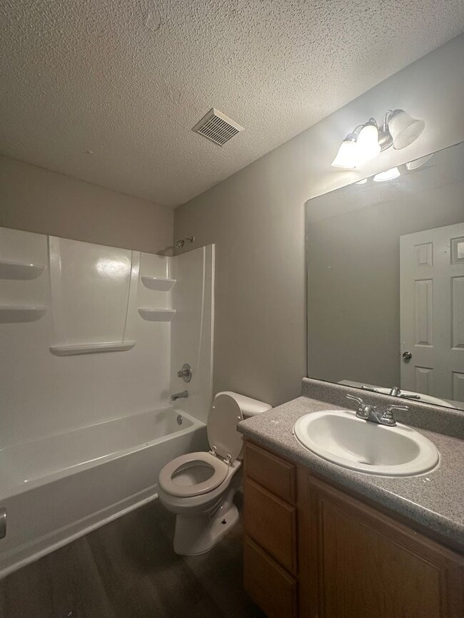 Building Photo - Spacious 3-bedroom, 2.5-bathroom End-unit townhome