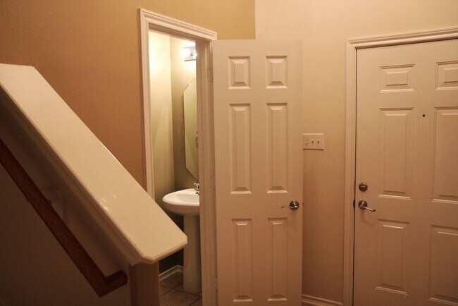 Building Photo - 142 N Camellia Grove Cir