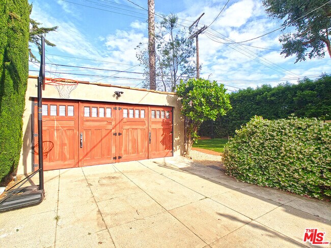 Building Photo - 1206 S Longwood Ave