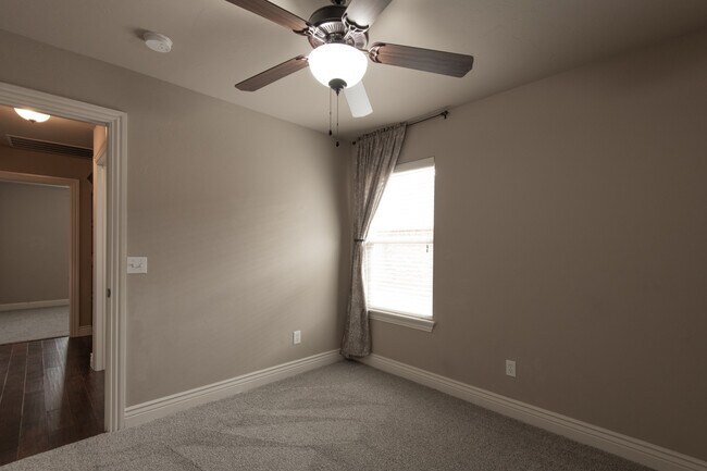 Building Photo - 2124 New Brook Dr