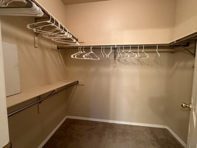 Building Photo - Beautiful home in Villege For Rent, Comfortable Living in a Convenient Central Location