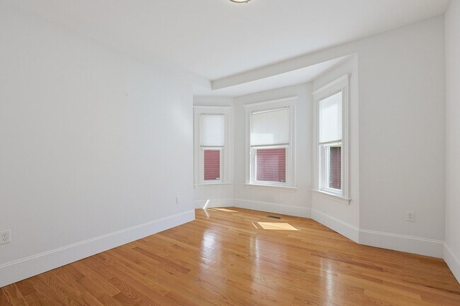 Building Photo - 54 Bloomfield St
