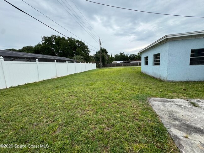Building Photo - 2506 Stratford Dr