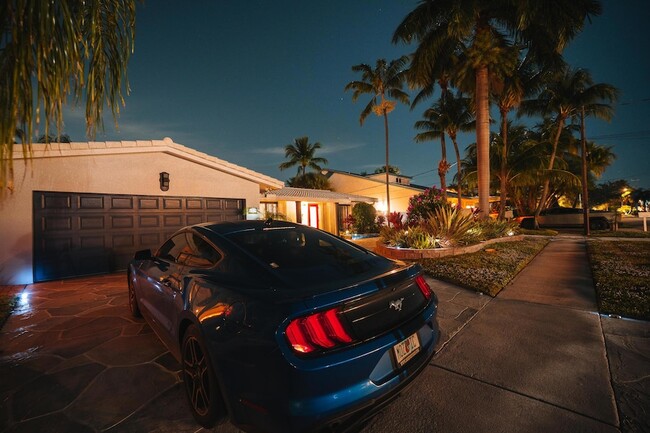 Building Photo - 2531 NE 47th St