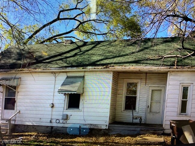 Primary Photo - 2 br, 1 bath House - 2007 W Humboldt St