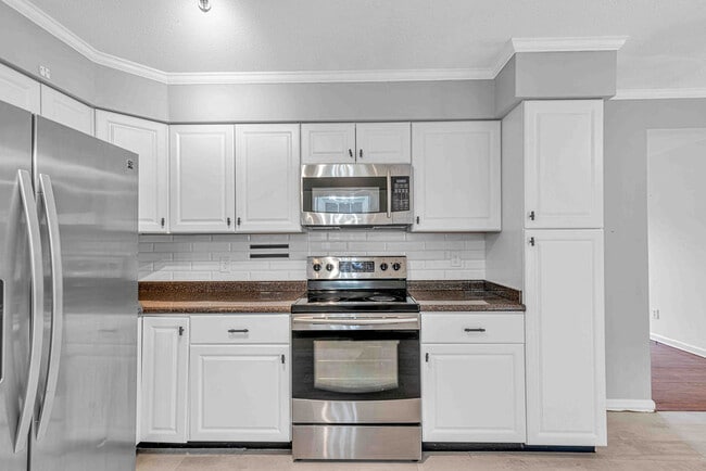 Building Photo - 203 Pineview Rd