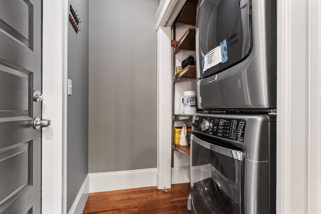 Building Photo - 22 Clarendon Ave