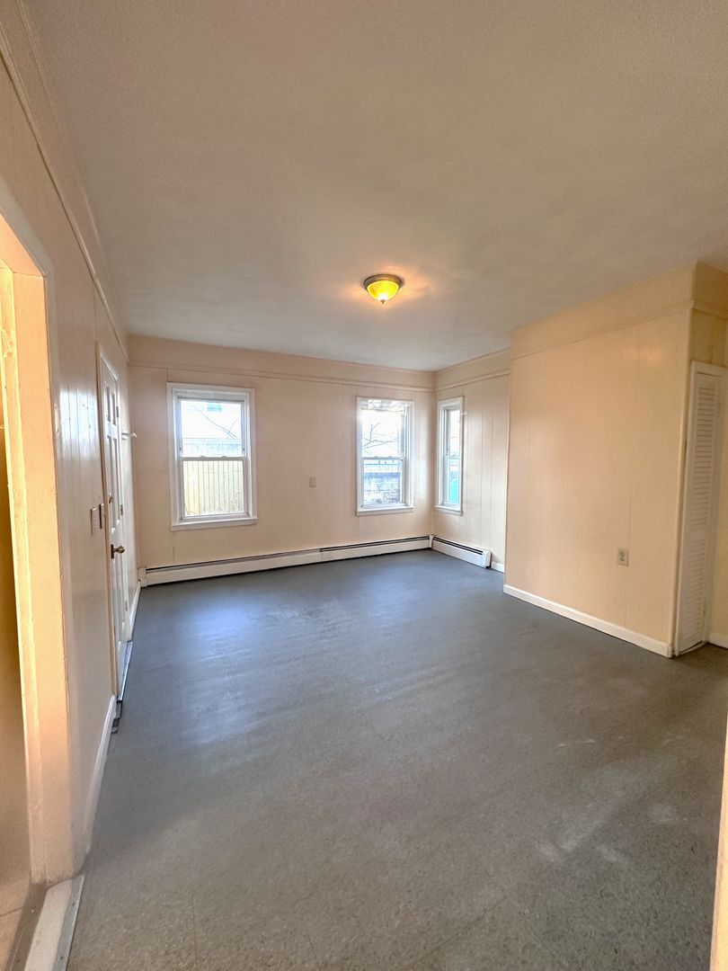 Building Photo - 6 Young Ave