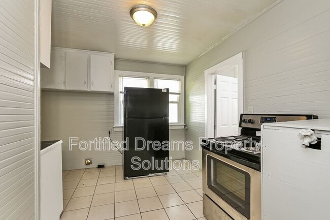 Building Photo - 1704 Lincoln Ave