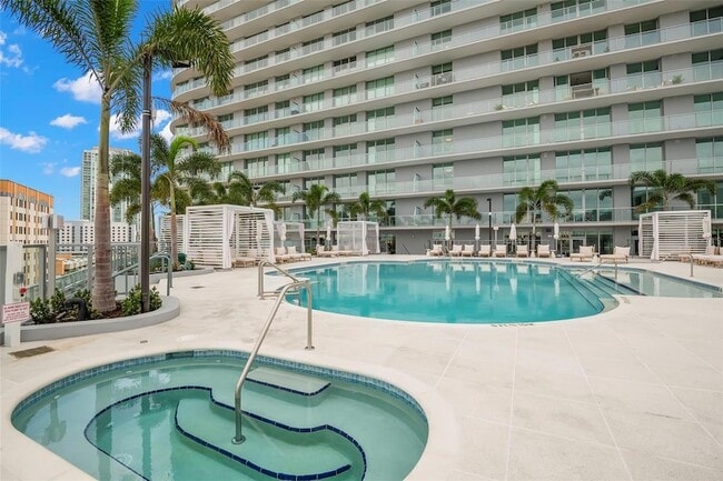 Building Photo - 400 Central Ave