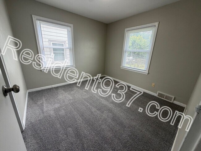 Building Photo - 1047 Blakley Dr