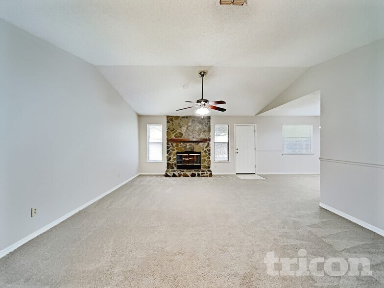 Building Photo - 7280 Eagles Perch Dr