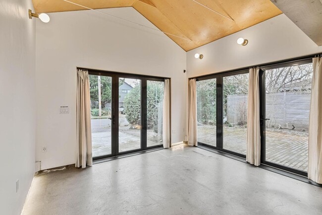 Building Photo - Beautiful, modern 4-bdrm/2-bath home in Concordia—Private, urban sanctuary w/ flex spaces
