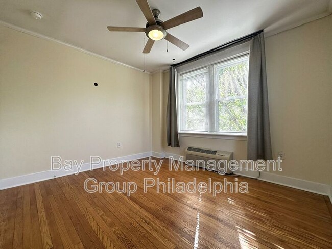 Building Photo - 437 W School House Ln