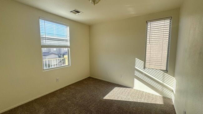 Building Photo - 3 bed, 2.5 bath, 1,746 sq ft home in southwest Las Vegas