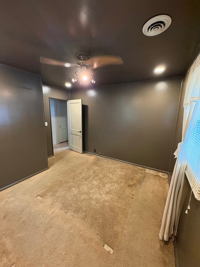 Building Photo - 313 E North St