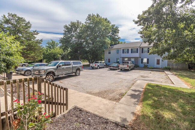 Building Photo - 1655 W Amos Dr