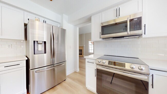 Building Photo - 490 Silvertail Pl