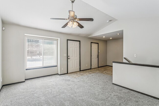 Building Photo - 318 Harvest Ln