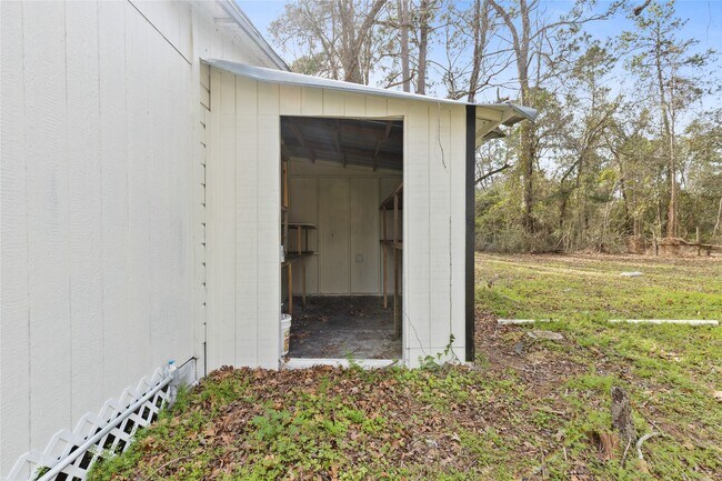 Building Photo - 16643 Lake Cir