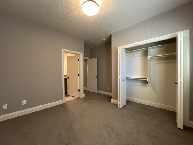 Building Photo - Elegant South Cooper Mountain Home with 4 Bedrooms, Bonus Room, Main-Level Suite & Designer Finishes