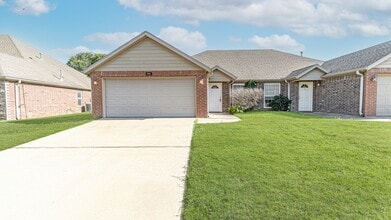 Building Photo - Jones - 261-263 Copper Oaks Dr