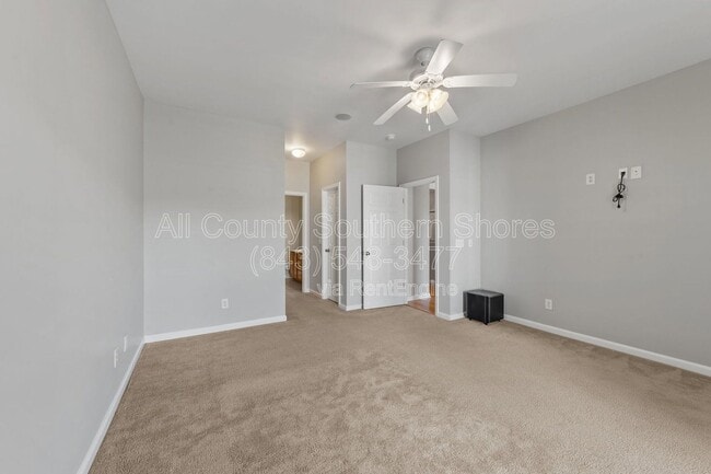 Building Photo - 264 Viareggio Road