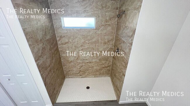 Building Photo - 1242 Halber Ave NW