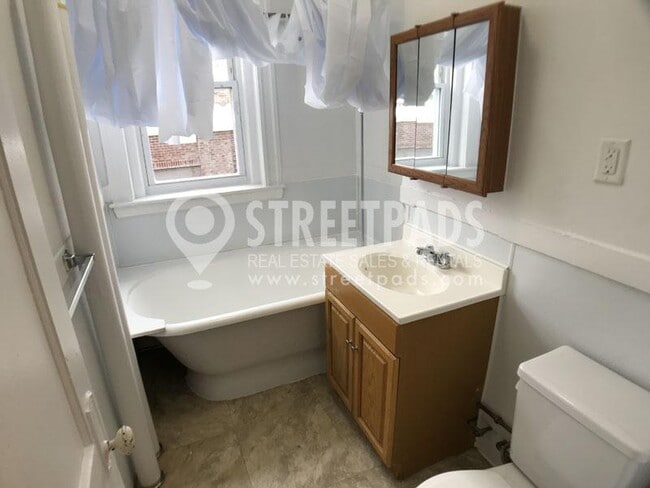 Building Photo - bedroom in Boston MA 02215