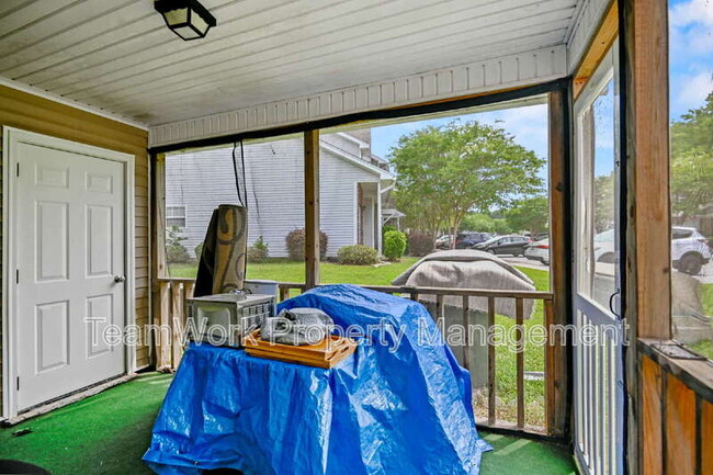 Building Photo - 412 Truman Dr