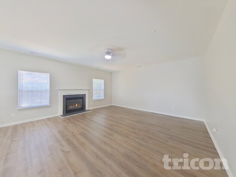 Building Photo - 11035 Elven Dr