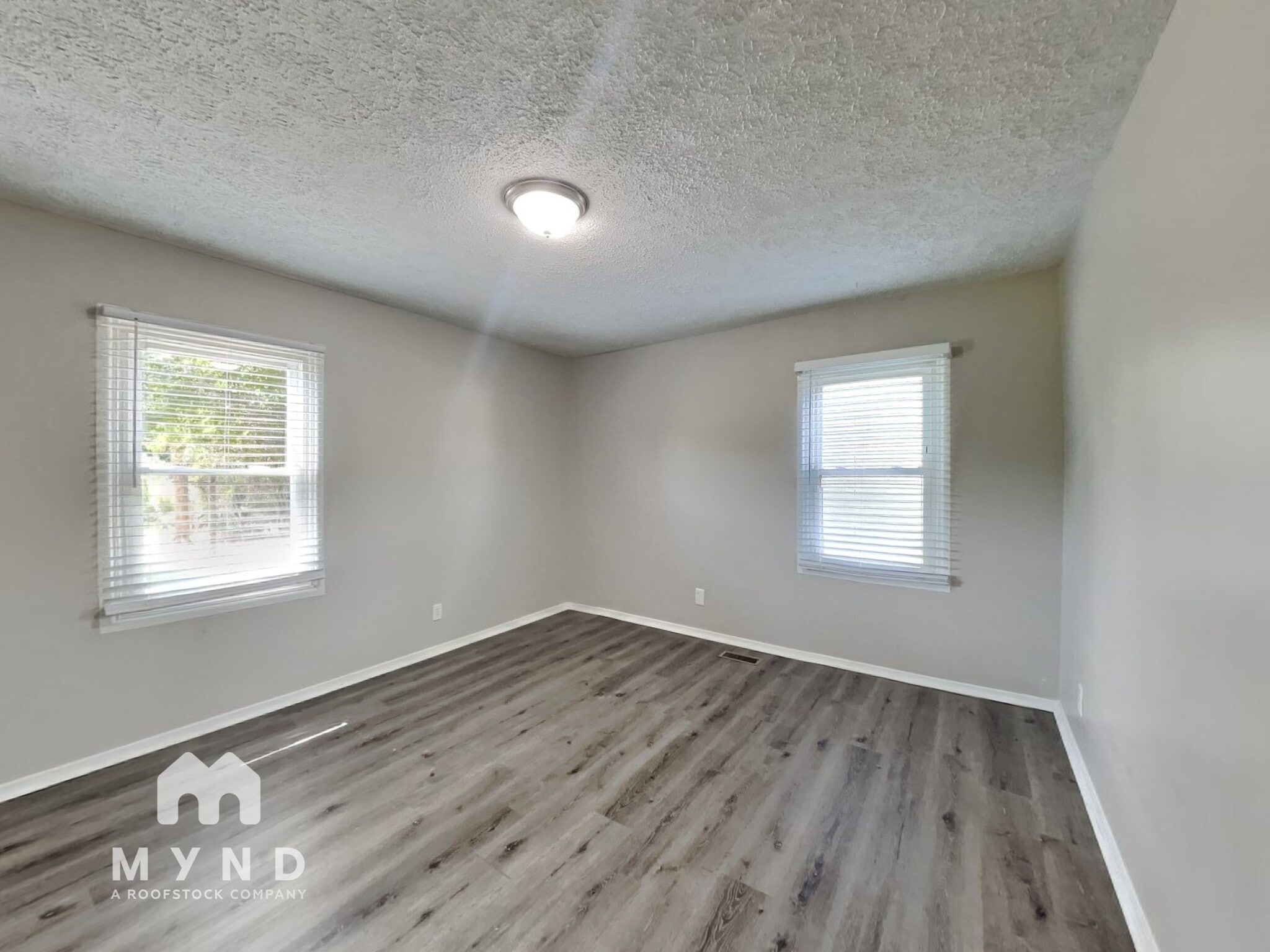 Building Photo - 6649 Meadowlark Dr