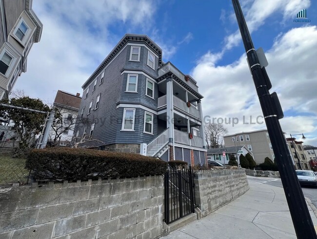 Building Photo - 142 Washington St