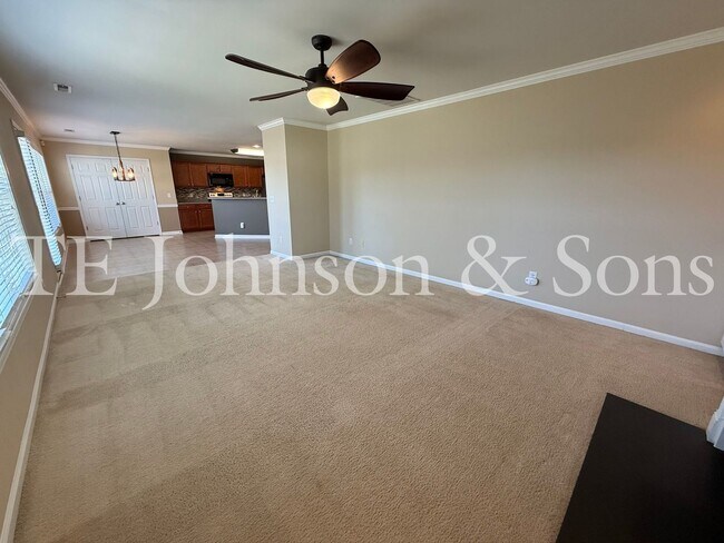 Building Photo - Spacious 4 Bedroom Home with Fenced Yard & Two Car Garage in Clemmons
