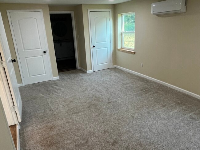 Master bedroom - 805 S Frey St