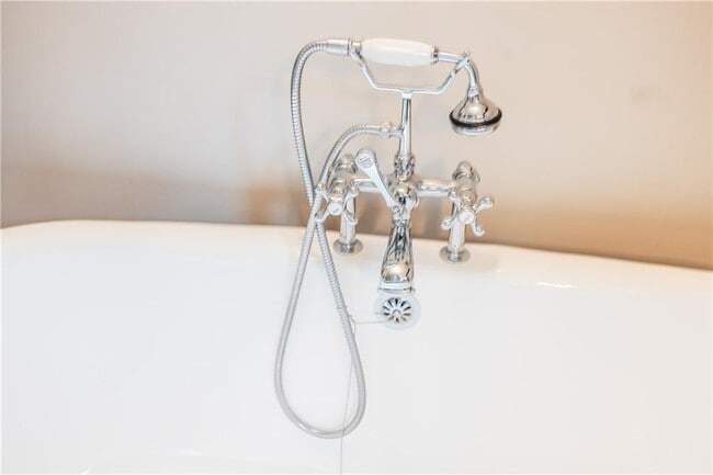 Building Photo - 360 8th St NE