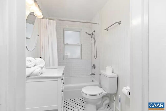 Building Photo - 243 Shamrock Rd