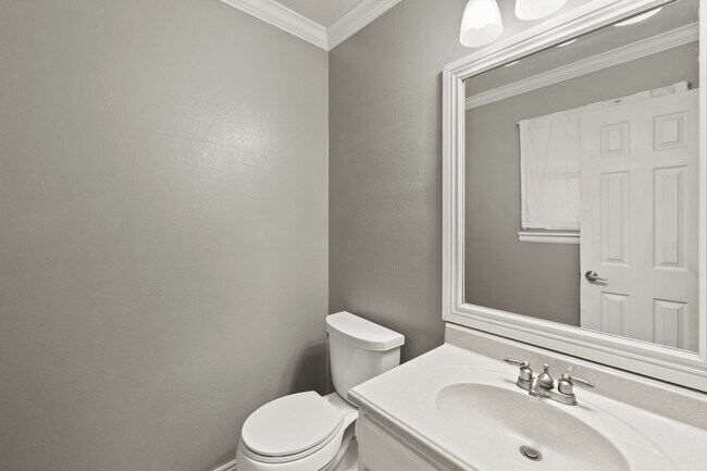 Building Photo - 5647 Old Farm Cir E