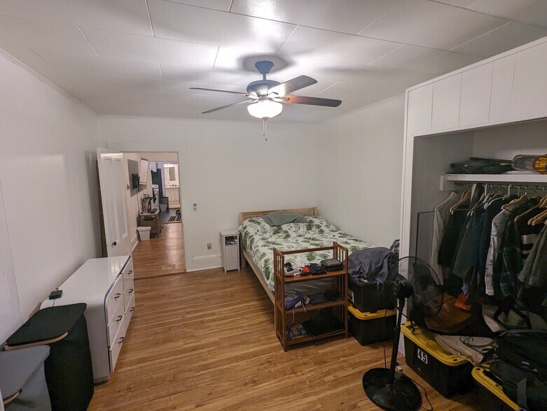 Building Photo - 24 Ham St