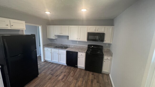 Building Photo - 186 Keebler Dr