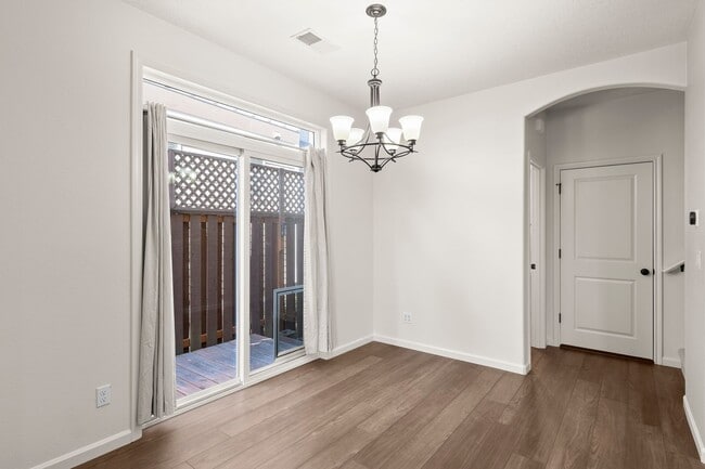 Building Photo - Stunning 3-Bedroom, 2.5-Bath Home in the C...