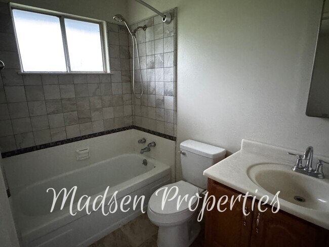 Building Photo - 784 Flag Creek Rd