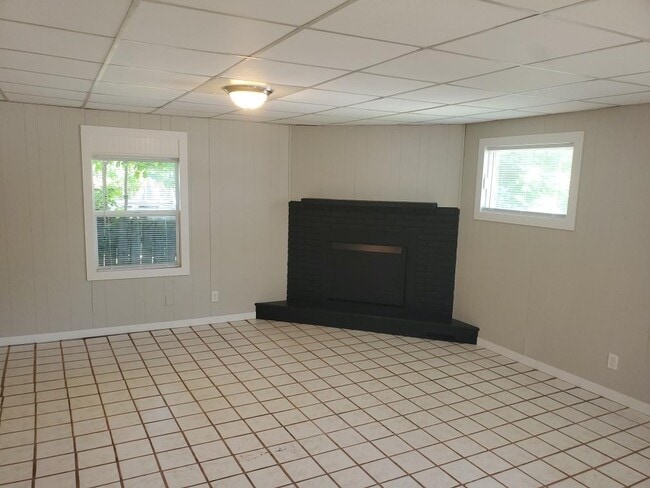 Building Photo - 1602 N Brookfield St