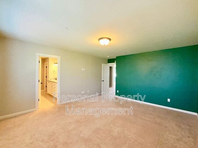 Building Photo - 3623 NE Sitka Dr