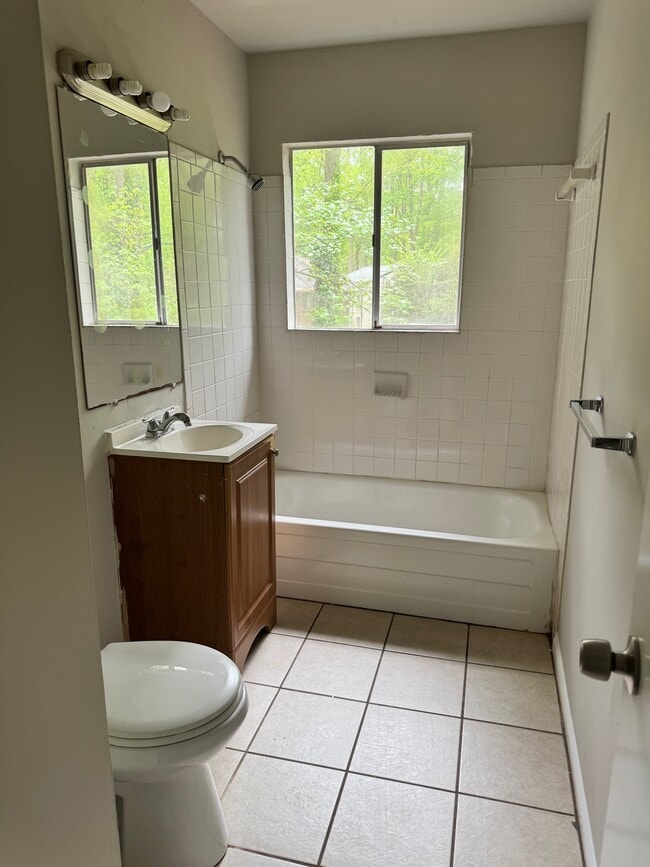 Building Photo - 8420 Stonewall Jackson Dr