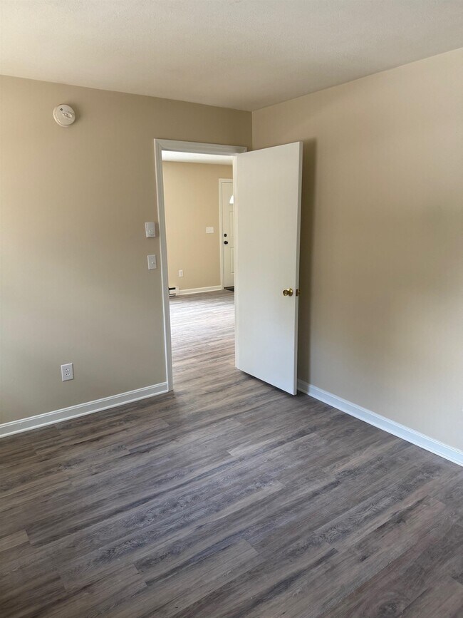 Building Photo - 14 Hurricane Rd