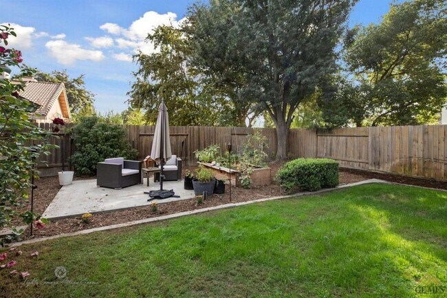 Building Photo - 3 BEDROOM, 2 BATH HOME IN THE OAKS, SW