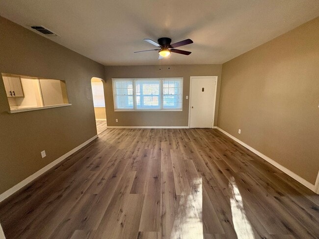 Building Photo - Fully Renovated 3 bed, 2 bath Home