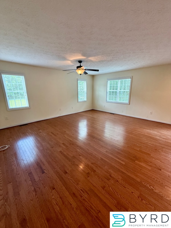 Building Photo - 1013 Sycamore Crest Dr