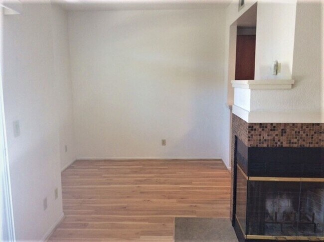 Building Photo - Single-Level 1 Bedroom Home with Garage – ...